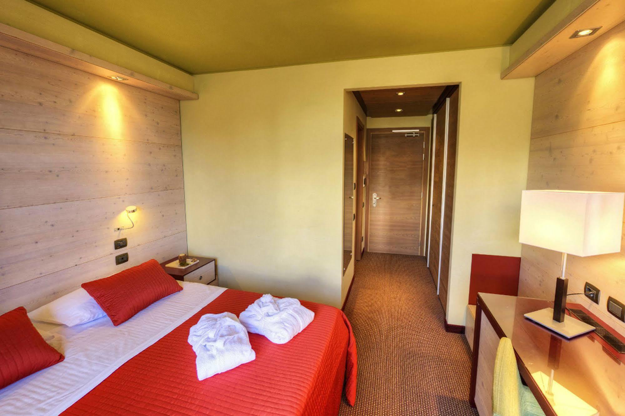 Hotel Sansicario Majestic 세사나토리니즈 외부 사진